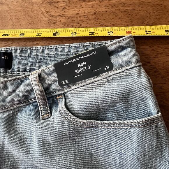 Hollister Ultra High Rise Mom Short 3 inch Light Wash Crossover Size 13/12 NWT - Picture 12 of 15